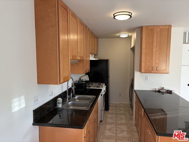 Building Photo - 5827 Tujunga Ave