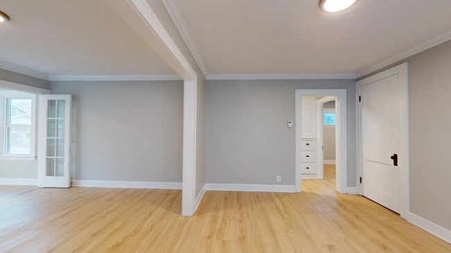Building Photo - For August Move-In - West Blvd Area - 2 Bedroom Single Family Home