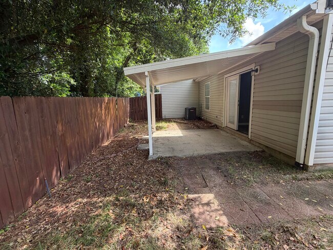 Building Photo - 104 Single Tree Ln