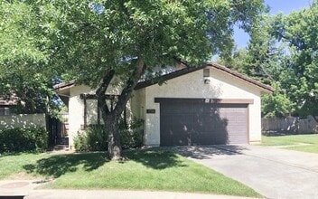 Building Photo - Spacious 3 Bedroom Condo