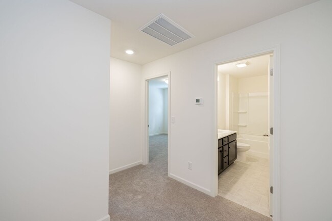 Building Photo - Beautiful 4 Bedroom Home Piedmont School D...