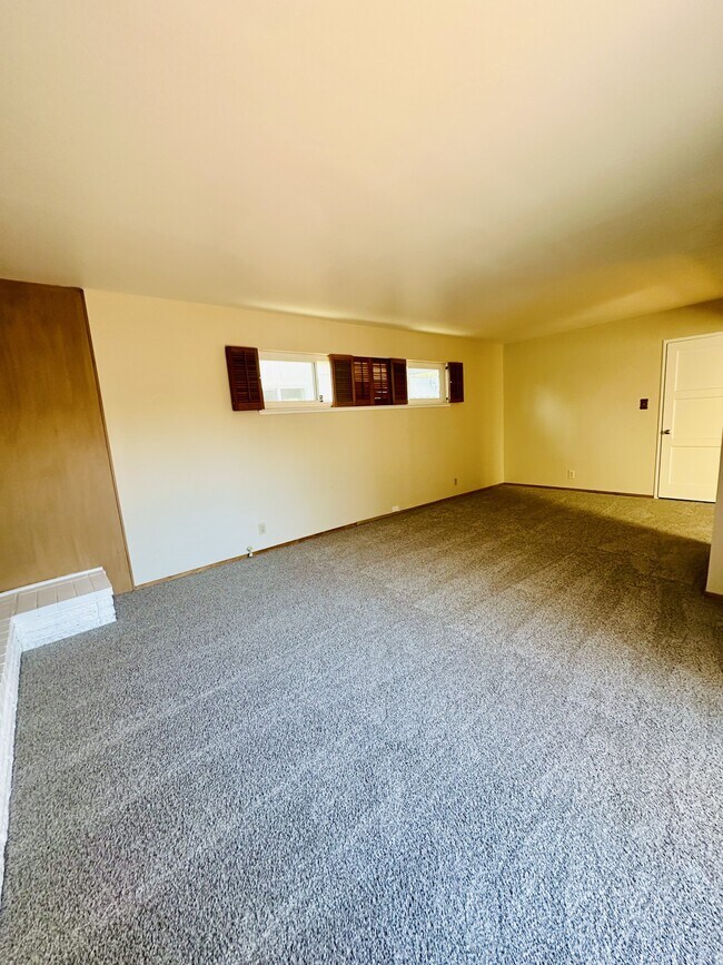 Building Photo - 3178 Hillview Ct