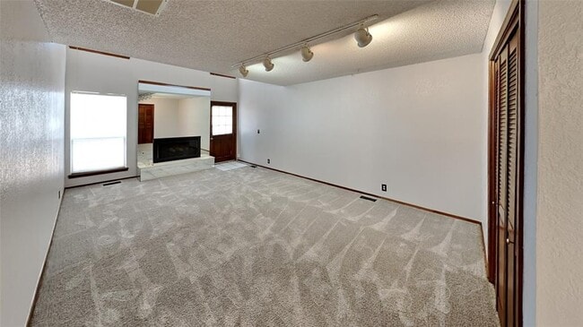 Building Photo - 4723 Hemlock Ln