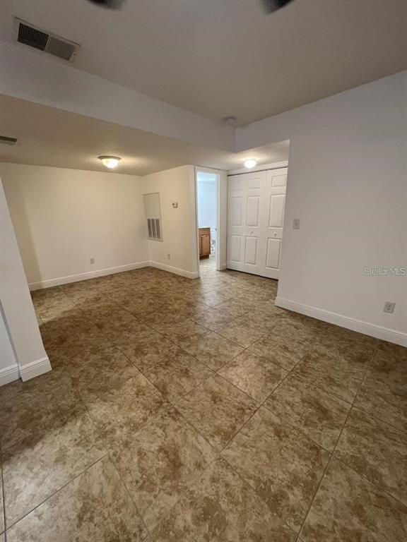 Building Photo - 220 Riverbend Dr