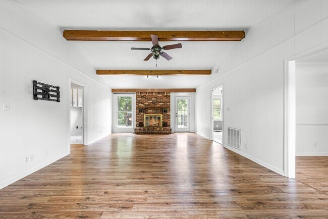 Building Photo - Pet Friendly Three Bedroom with Basement!