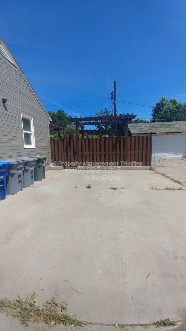 Building Photo - 222 Douglass Ave