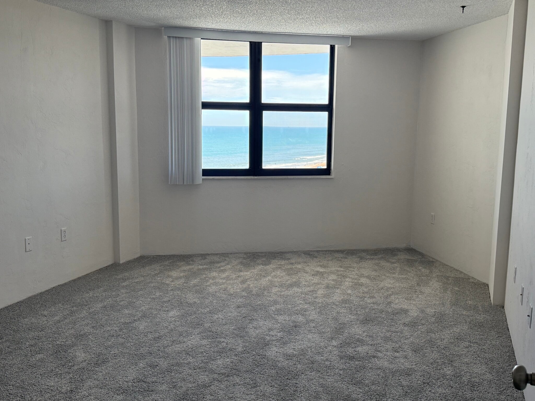 Building Photo - 1415 Ocean Shore Blvd