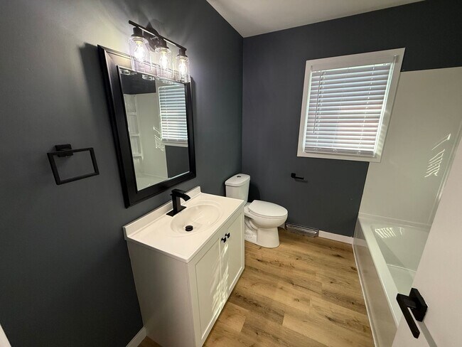 Building Photo - Charming 2-Bed/2-Bath Ranch with Garage — Rent-to-Buy Opportunity in Fremont, NE!