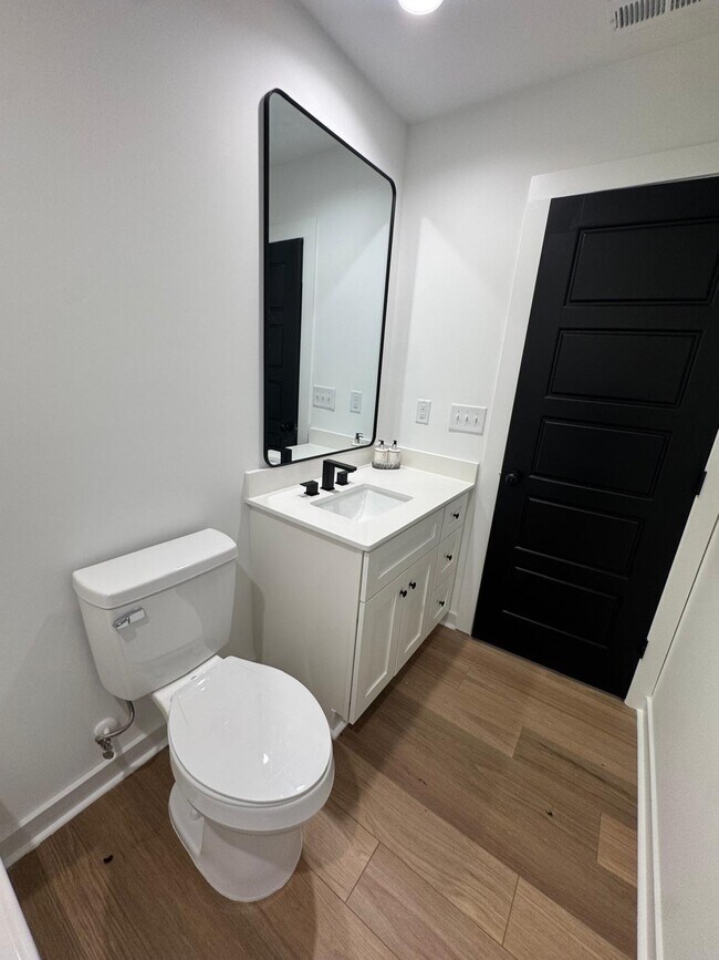 Building Photo - 510 Crump St