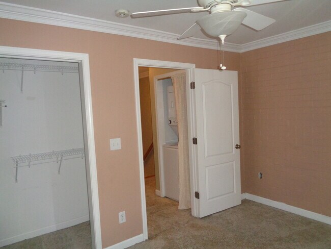 Building Photo - 1230 Green Oaks Ln