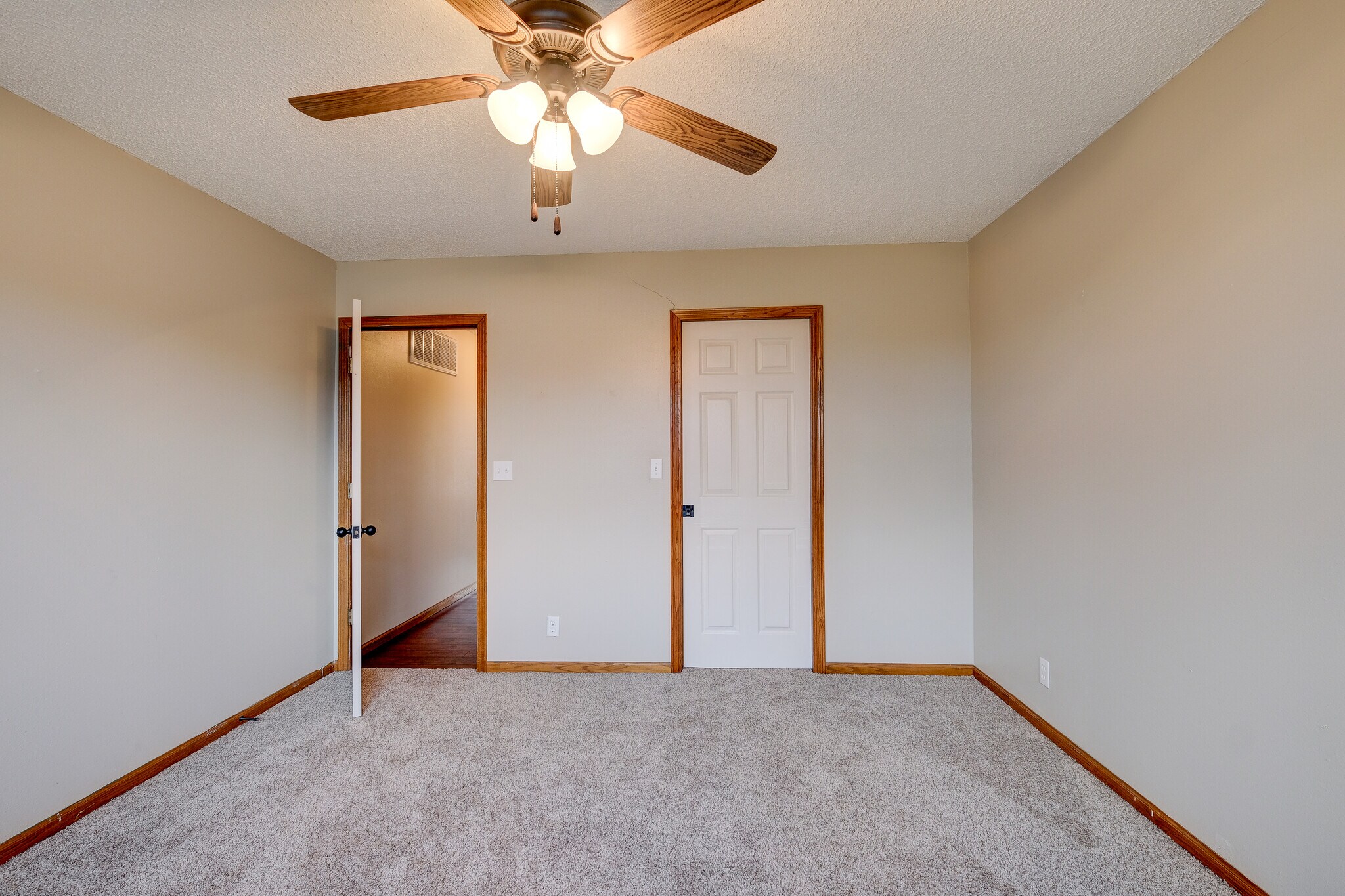 Building Photo - 325 Turf Ln