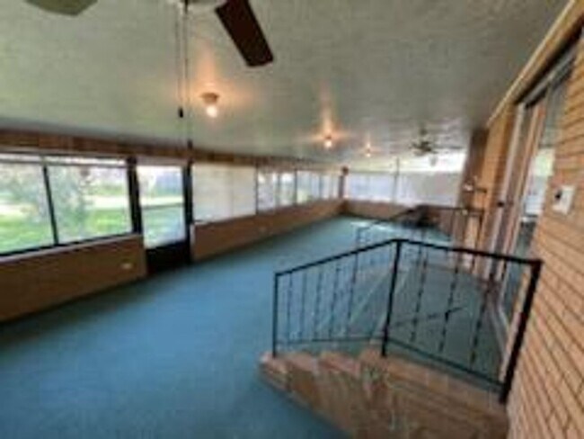 Building Photo - West Main House
