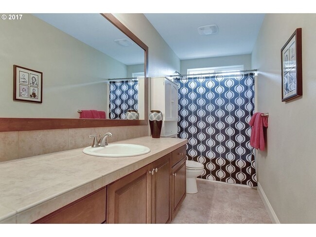 Building Photo - Bright and Open Floor Plan with Fireplace, Attached Garage & Vaulted Ceilings