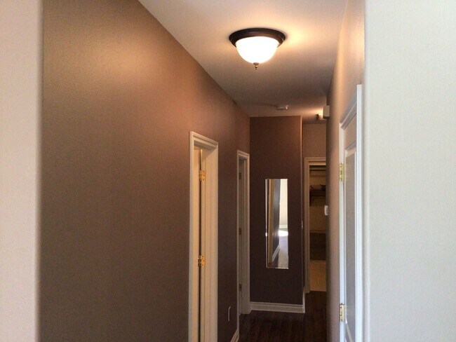 Building Photo - 62593 Hawkview Road