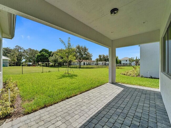 Building Photo - 5736 SW 104th Terrace
