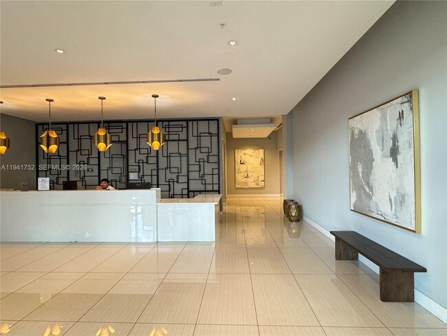 Building Photo - 321 NE 26th St