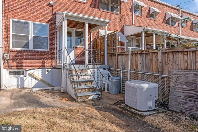 Building Photo - 114 Riverthorn Rd