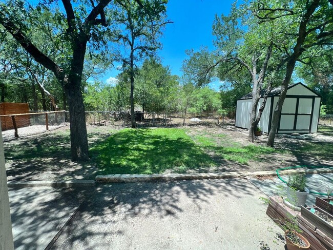 Building Photo - 124 Oak River Dr
