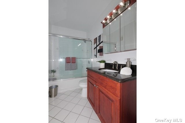 Building Photo - 729 Greenbriar Dr