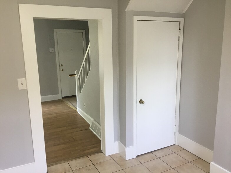 Building Photo - 1705 W 15th St