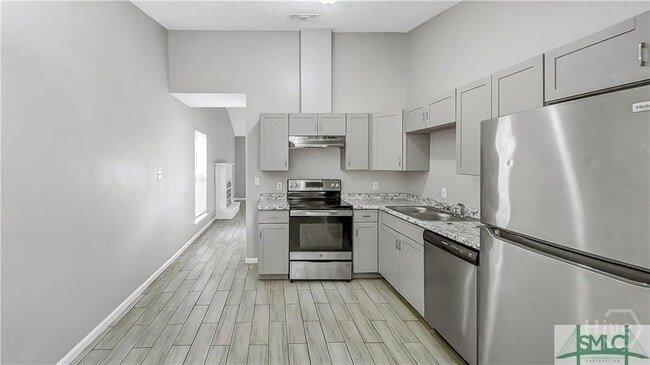 Building Photo - 436 Edgewater Rd