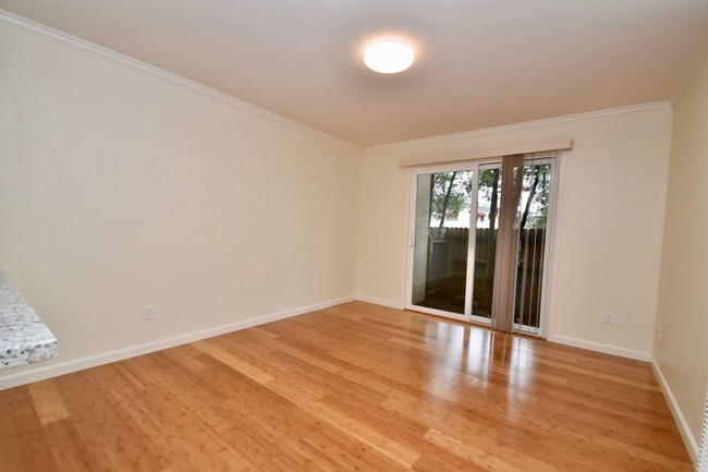 Building Photo - Adorable Unit Steps from Downtown San Anselmo