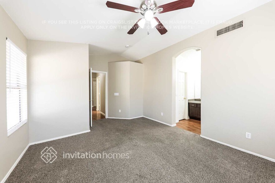 Building Photo - 2406 S Navajo Way