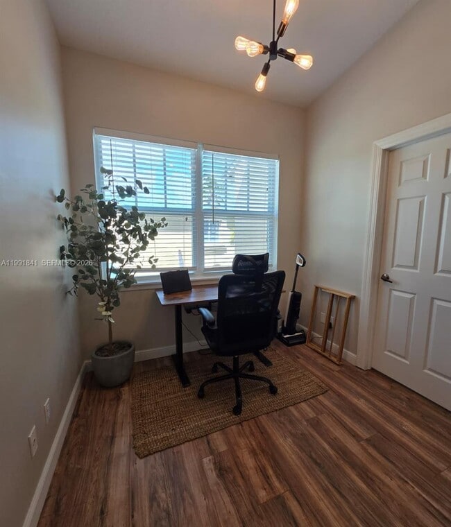 Building Photo - 806 SE 14th St