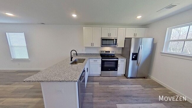 Building Photo - 277 Vanderbilt Rd