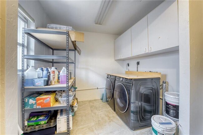 Building Photo - 2000 Admirals Way