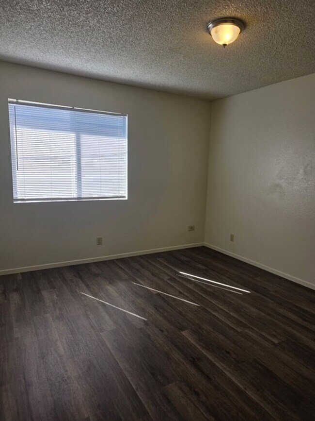 Building Photo - 5901 Ming Ave