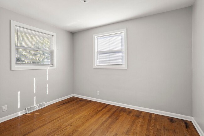 Building Photo - 120 Gruenwald Ave