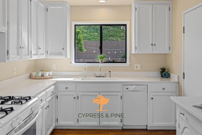 Building Photo - "Charming 3-Bedroom Coastal Retreat on Yos...