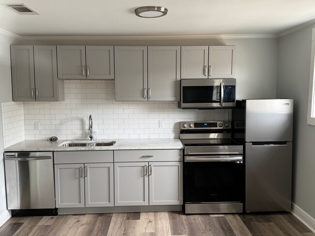 Building Photo - 932 Helios Ave