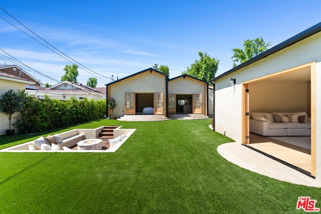 Building Photo - 14742 Weddington St