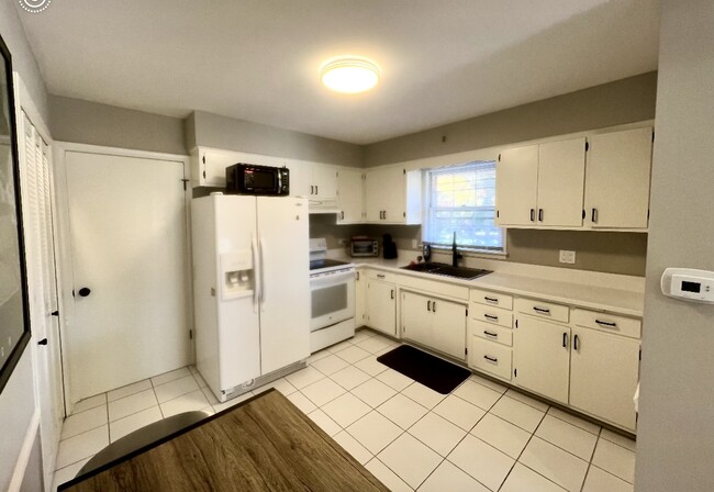 Building Photo - 104 Michigan Ave