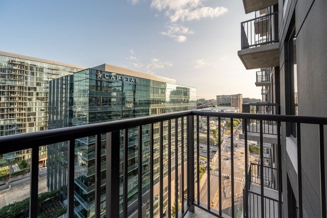 Building Photo - Welcome to your new home! Luxury 1BE1BA condo at the Pullman Gulch Union in the center of Nashvil...