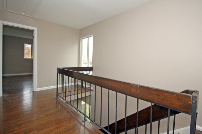 Building Photo - 56 Chelsea Way