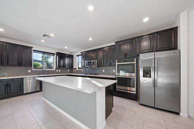 Building Photo - 713 Foreign Reef Wy