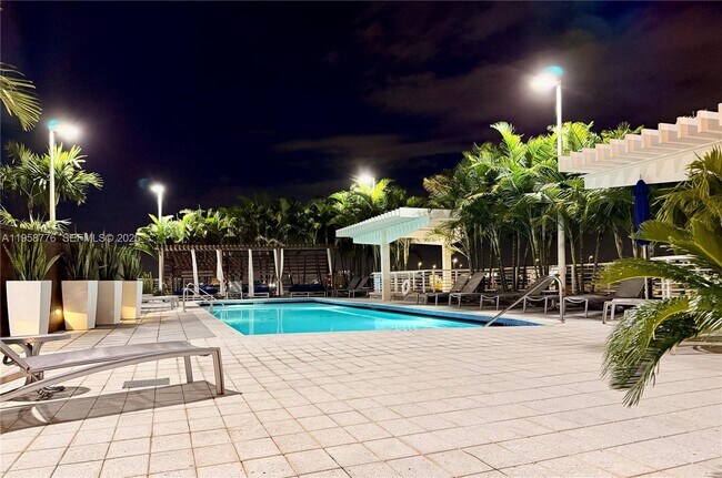 Building Photo - 3250 NE 1st Ave