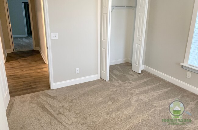 Building Photo - 119 Dime St