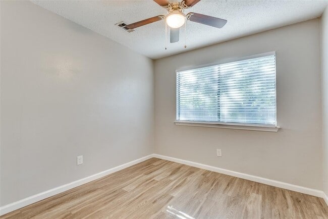 Building Photo - 206 W William Cannon Dr