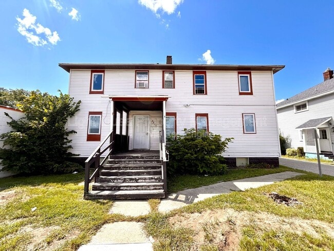 Building Photo - 2825 Sanford St