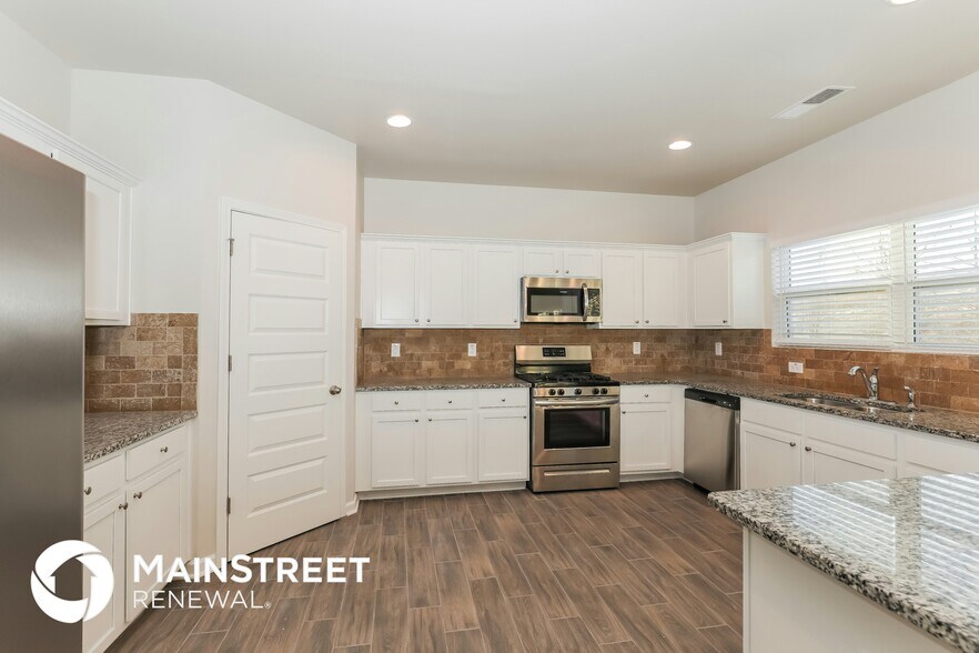 Building Photo - 573 Emporia Loop