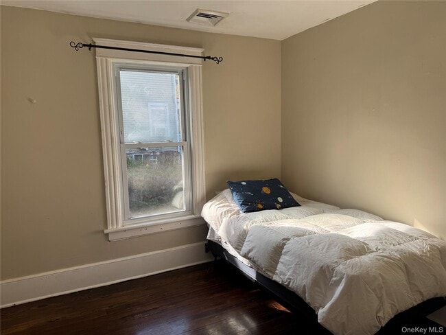 Building Photo - 9 Bartlett St