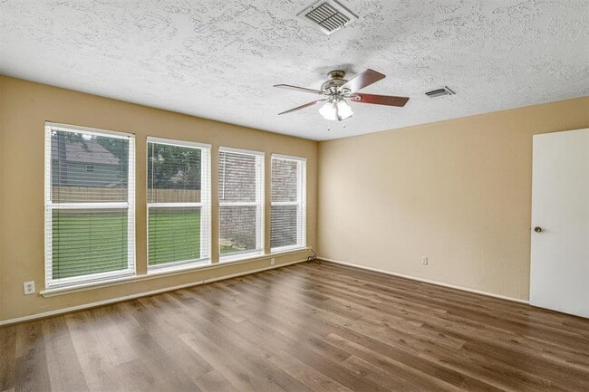 Building Photo - 14919 Parkville Dr
