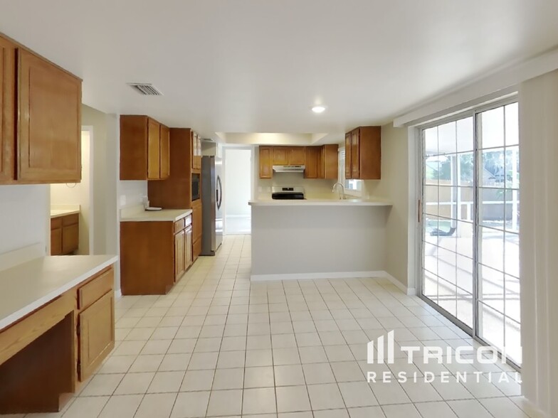 Building Photo - 2609 Crestfield Dr