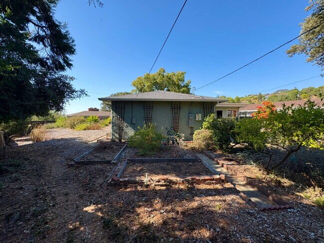Building Photo - Peaceful Charmer Single-Story Retreat in V...
