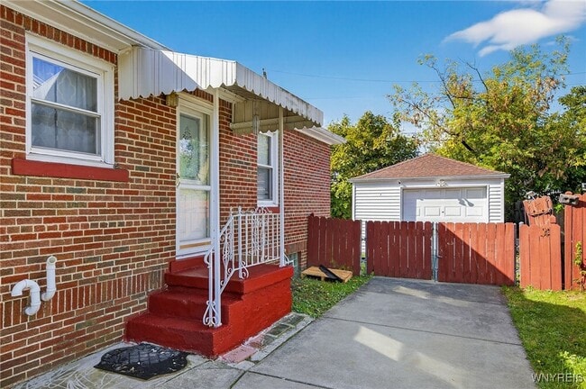 Building Photo - 116 Springville Ave