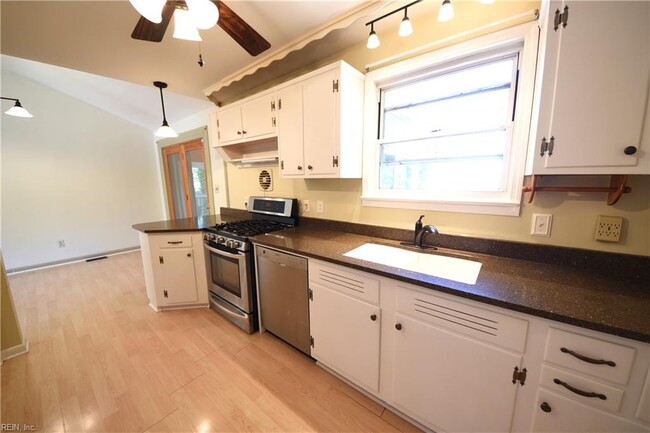 Building Photo - 8356 Cape View Ct